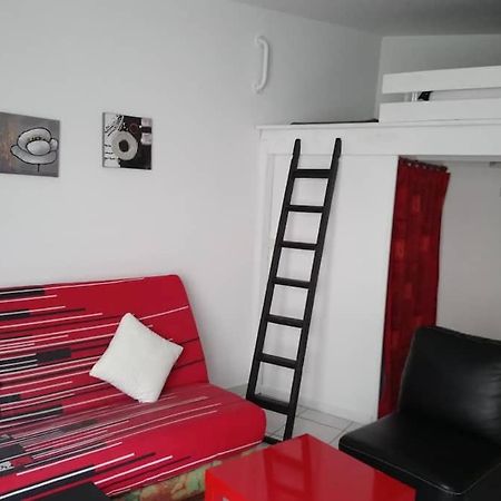 STUDIO ROUGE à 5 minutes de la Cathédrale et Néoma Reims Esterno foto