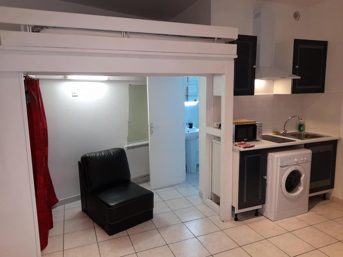 STUDIO ROUGE à 5 minutes de la Cathédrale et Néoma Reims Esterno foto
