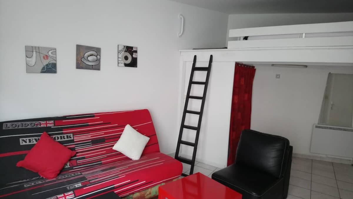 STUDIO ROUGE à 5 minutes de la Cathédrale et Néoma Reims Esterno foto