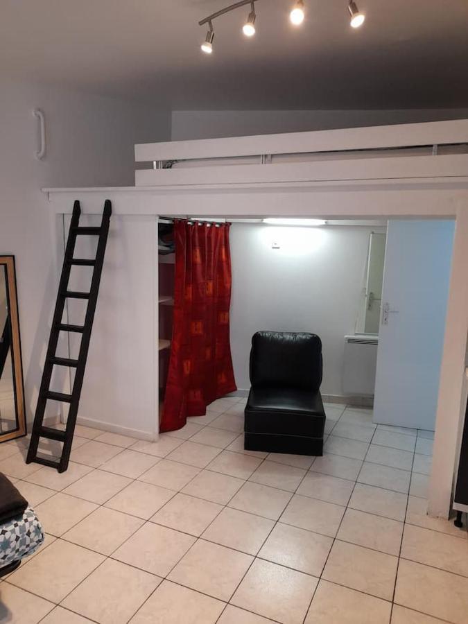 STUDIO ROUGE à 5 minutes de la Cathédrale et Néoma Reims Esterno foto